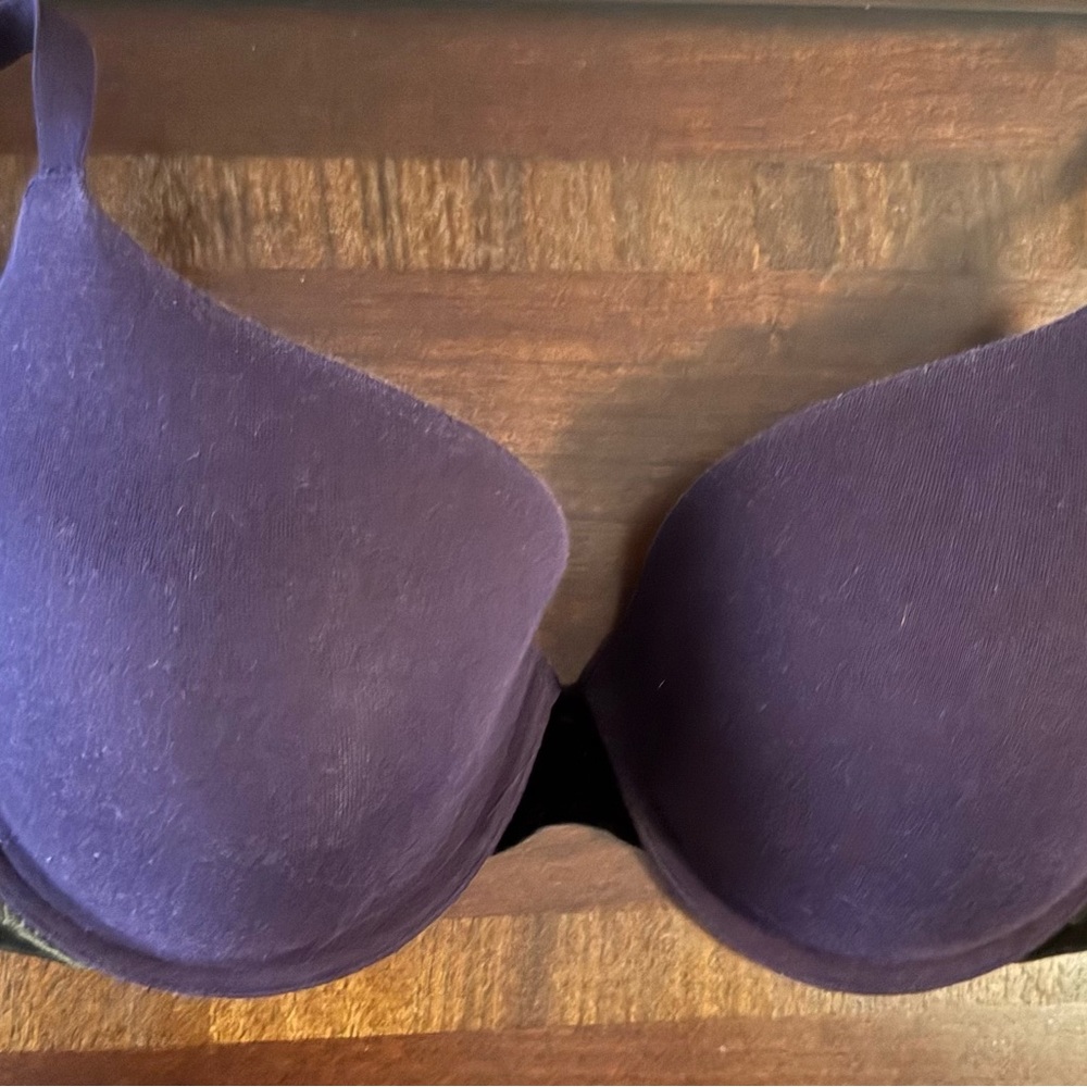 Victoria's Secret Bra with Underwire Support ..size 34DDD